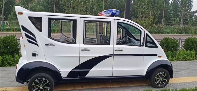 灵武警用巡逻车