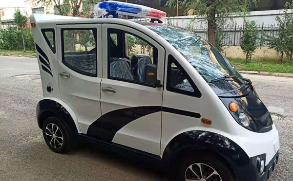 灵武警用巡逻车