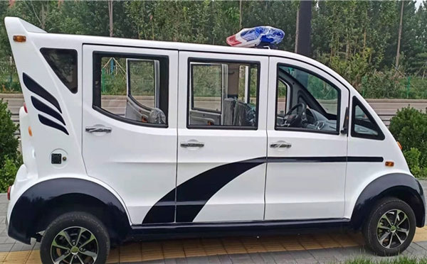 灵武警用巡逻车